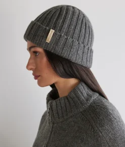 Berretto in cashmere con interno in seta