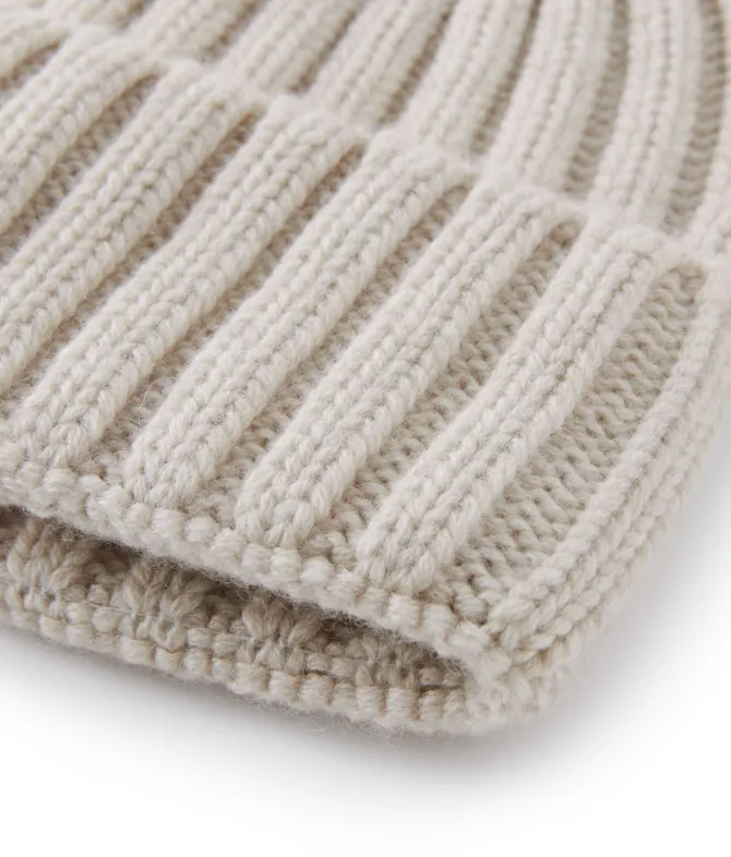 Berretto in cashmere con interno in seta
