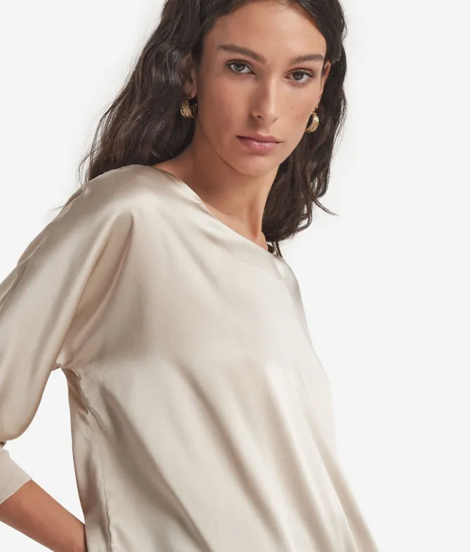 Blusa girocollo in seta