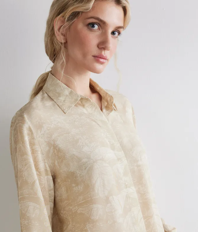 Camicia con colletto in seta stampata