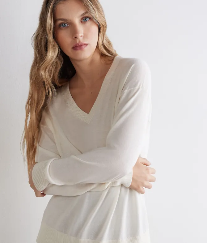 Maglia con scollo a V e spacchi in Cashmere Ultrafine