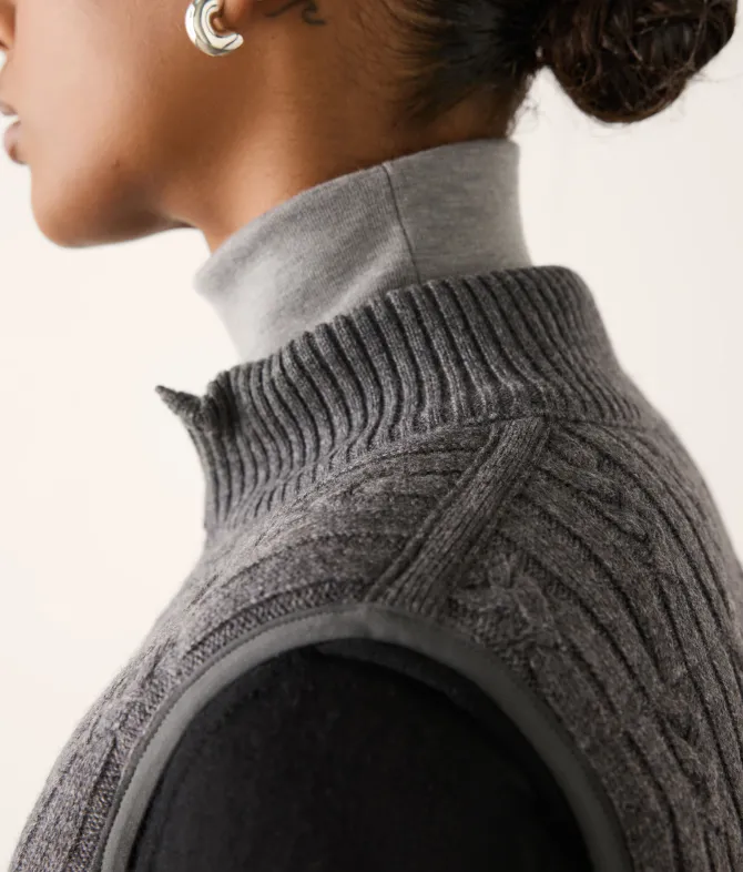 Piumino smanicato reversibile a coste intrecciate in cashmere