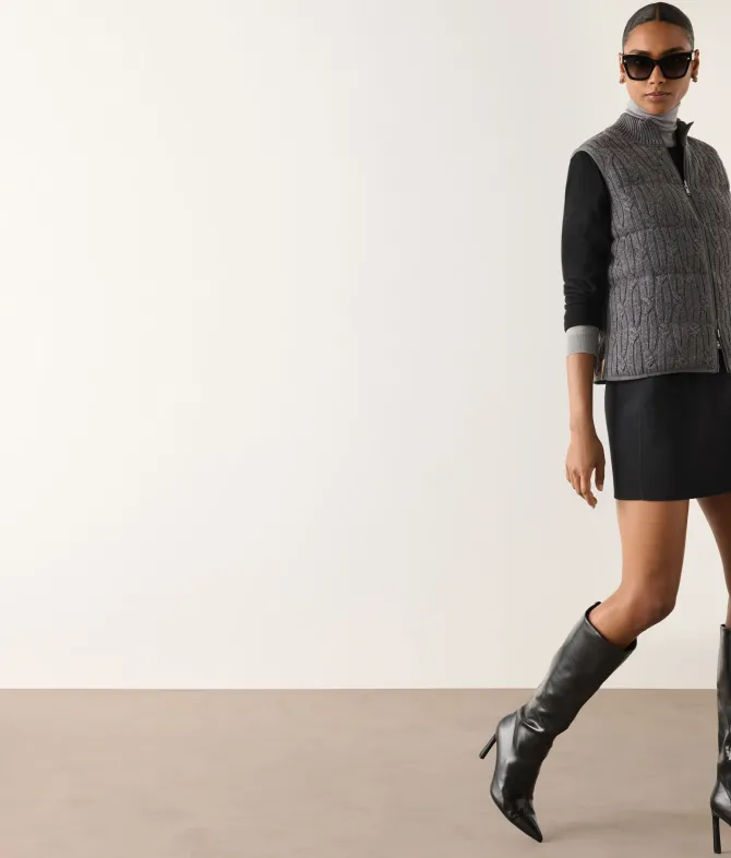 Piumino smanicato reversibile a coste intrecciate in cashmere