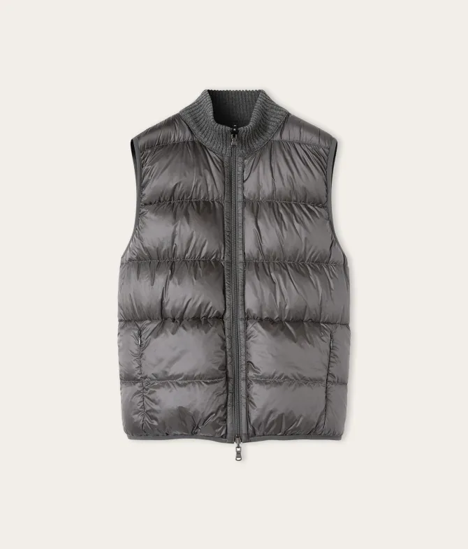 Piumino smanicato reversibile a coste intrecciate in cashmere