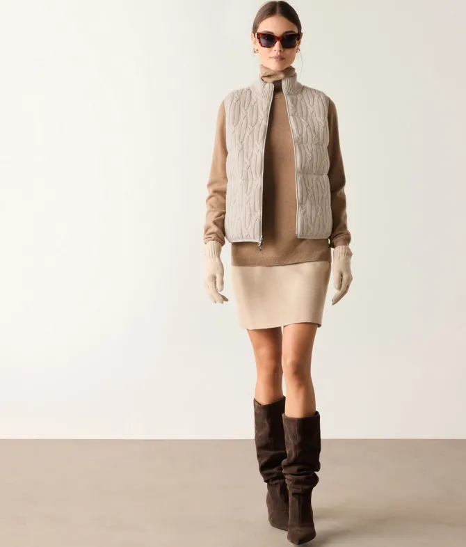 Piumino smanicato reversibile a coste intrecciate in cashmere