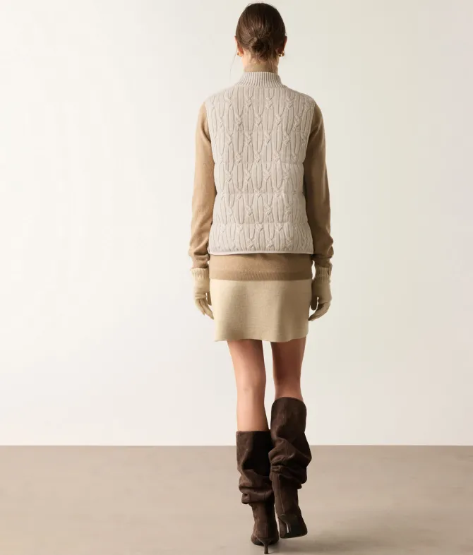Piumino smanicato reversibile a coste intrecciate in cashmere