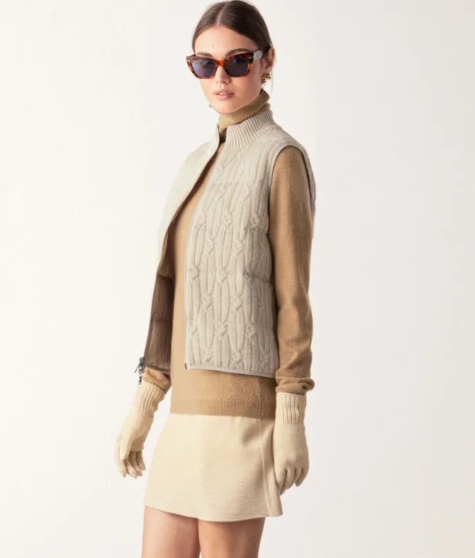 Piumino smanicato reversibile a coste intrecciate in cashmere