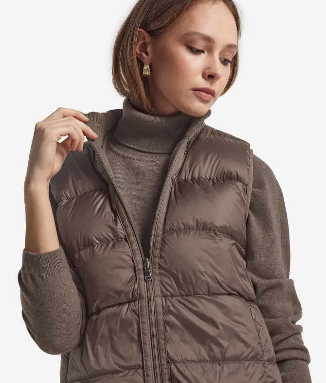 Piumino smanicato reversibile con trecce in cashmere